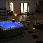 Elegant Punta Sol With Hot Tube, Walk To Sea And Center Villa Jezera