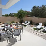 Elegant Punta Sol With Hot Tube, Walk To Sea And Center *