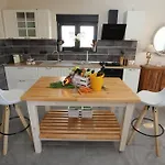 Villa Elegant Punta Sol With Hot Tube, Walk To Sea And Center