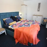 Elegant Punta Sol With Hot Tube, Walk To Sea And Center Jezera