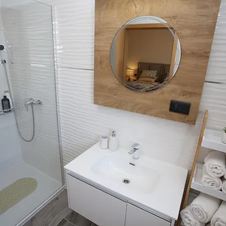 Arm Dalmatia Езера