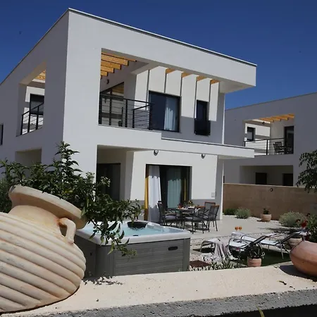 Arm Dalmatia Villa