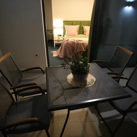 Arm Dalmatia * Jezera