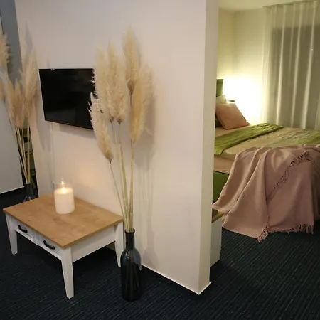 Arm Dalmatia * Jezera