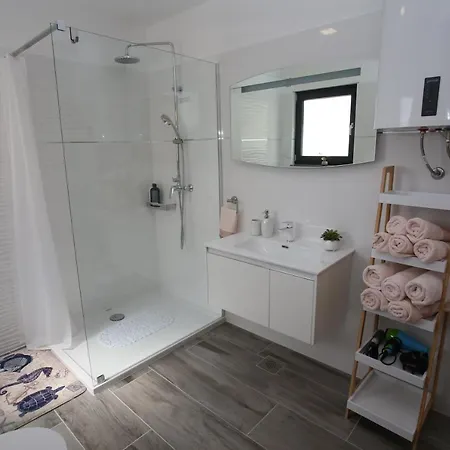 Arm Dalmatia * Езера