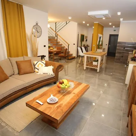 Arm Dalmatia * Jezera