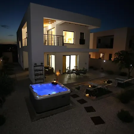 Elegant Punta Sol With Hot Tube, Walk To Sea And Center Villa *