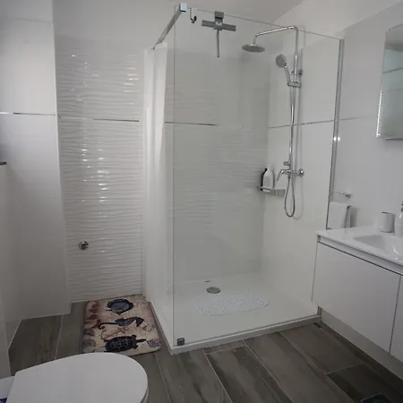 Elegant Punta Sol With Hot Tube, Walk To Sea And Center