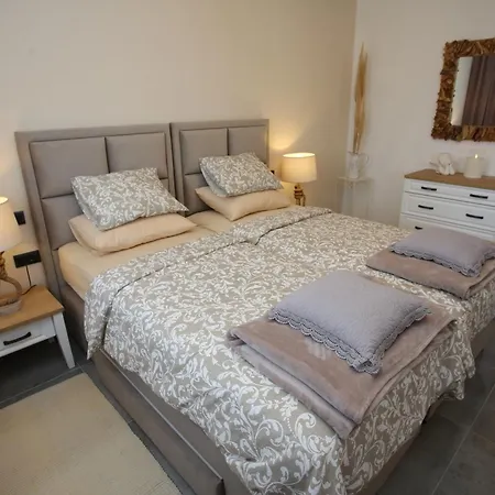 Elegant Punta Sol With Hot Tube, Walk To Sea And Center * Jezera