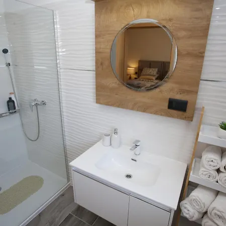 Elegant Punta Sol With Hot Tube, Walk To Sea And Center Villa