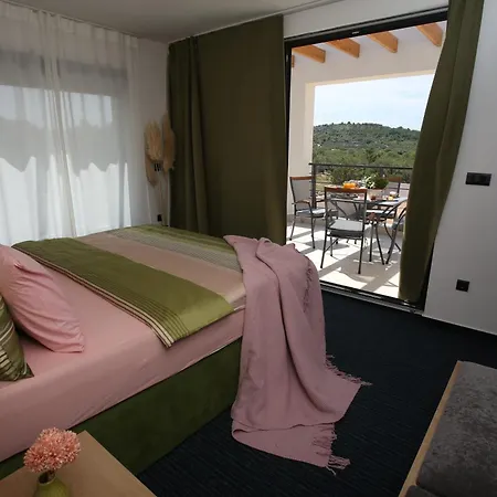 Villa Elegant Punta Sol With Hot Tube, Walk To Sea And Center *