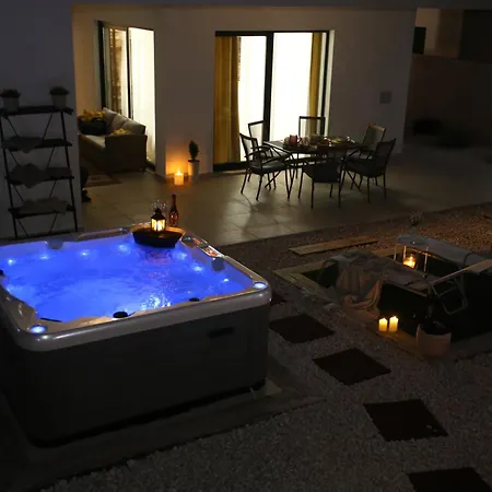 Elegant Punta Sol With Hot Tube, Walk To Sea And Center Villa Jezera