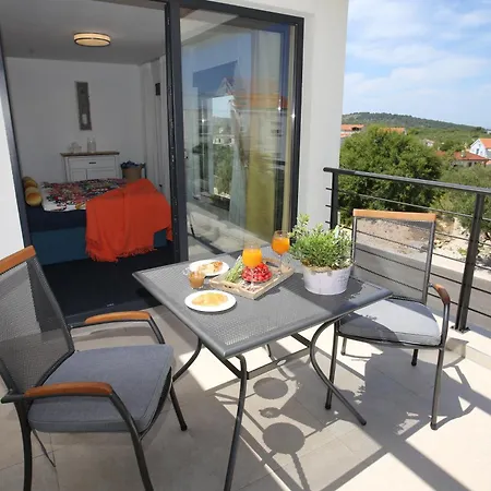 Villa Elegant Punta Sol With Hot Tube, Walk To Sea And Center *