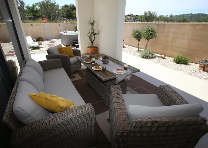 Arm Dalmatia Villa Jezera