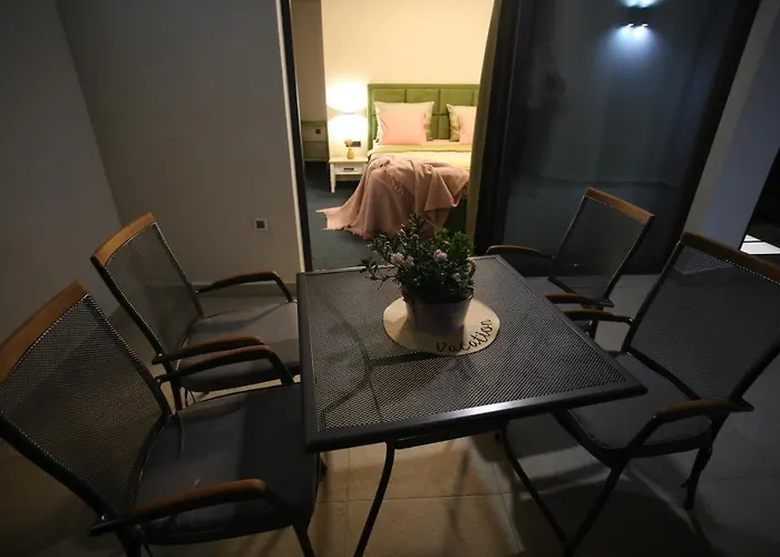 Arm Dalmatia * Jezera