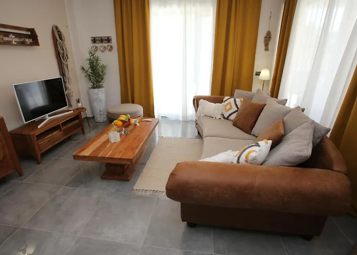 Villa Elegant Punta Sol With Hot Tube, Walk To Sea And Center *