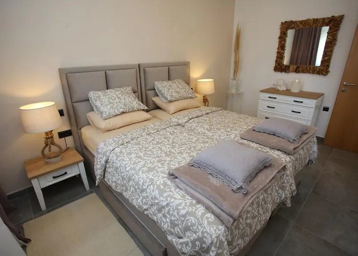 Elegant Punta Sol With Hot Tube, Walk To Sea And Center * Jezera