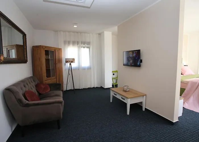 Elegant Punta Sol With Hot Tube, Walk To Sea And Center Villa