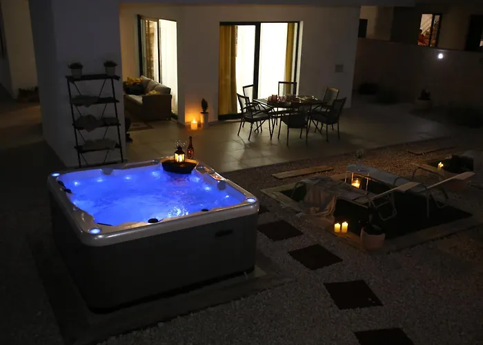 Elegant Punta Sol With Hot Tube, Walk To Sea And Center Villa Jezera