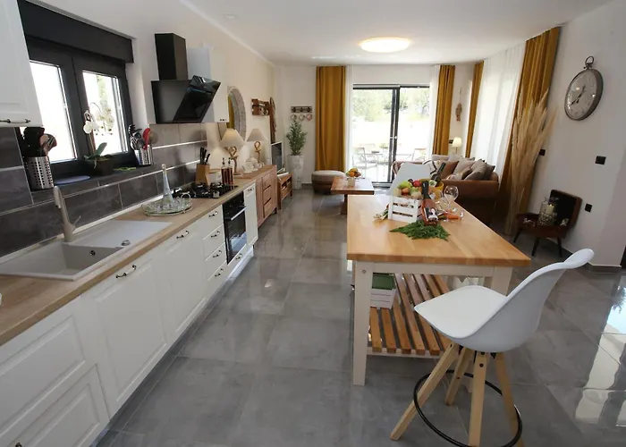 Elegant Punta Sol With Hot Tube, Walk To Sea And Center * Jezera