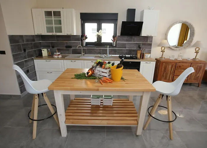 Villa Elegant Punta Sol With Hot Tube, Walk To Sea And Center