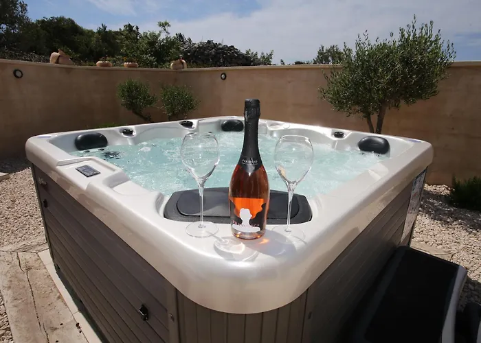 Elegant Punta Sol With Hot Tube, Walk To Sea And Center Villa *