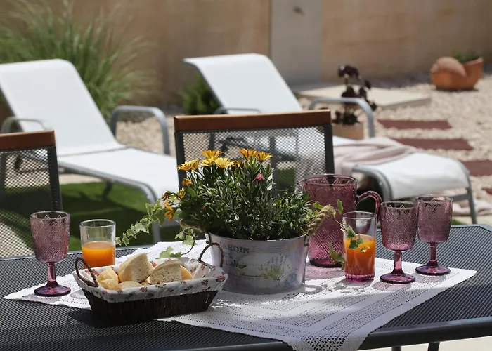 Elegant Punta Sol With Hot Tube, Walk To Sea And Center Villa *