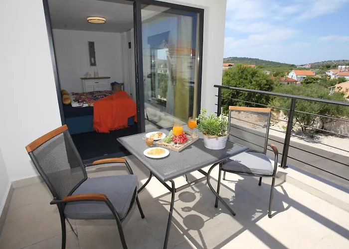 Villa Elegant Punta Sol With Hot Tube, Walk To Sea And Center *